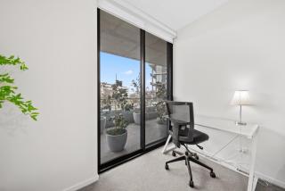 Inner-City 2-Bed with Large Balcony, Garden & Gym - Campbell - 4