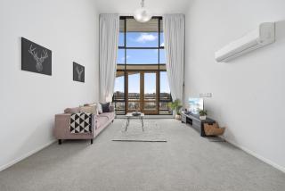 Loft-Style CBD 1-Bed with Rooftop Terrace & BBQ - 0