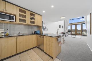 Loft-Style CBD 1-Bed with Rooftop Terrace & BBQ - 8