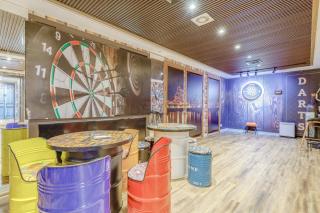 Exquisite 2BR Seafront Haven with Resort Lifestyle and Panoramic Sea Views, Near Faqiat Beach and Campsite, Mina Al Fajer D, Fujairah by Deluxe Holiday Homes - 6