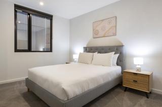 Oceanfront 2-Bed With Balcony & Study Nook - 7