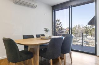 Oceanfront 2-Bed With Balcony & Study Nook - 4