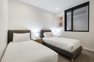 Oceanfront 2-Bed With Balcony & Study Nook - 3