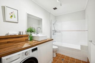 Bright 1-Bed with Great Views & Amenities - 4