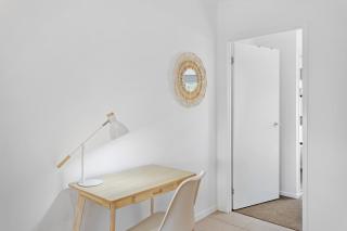 Riverside 3-Bed Home with Study Nook and BBQ - 2