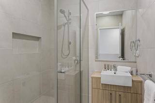 Riverside 3-Bed Home with Study Nook and BBQ - 1