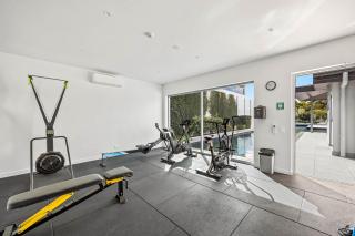 Waterfront 2-Bed Oasis - Pool Steam Jacuzzi Gym - 6