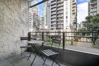 Chic 1-Bed South Melbourne Unit with Pool & Gym - 6