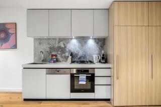 Chic 1-Bed South Melbourne Unit with Pool & Gym - 5