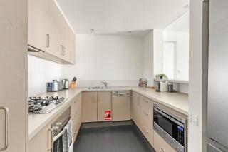 2-Bed Harbourside Home with Views in Fab Location - 4