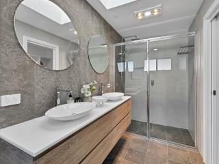 Chic 4-Bed with 3 Living Areas & Alfresco Dining - 6