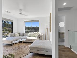 Chic 4-Bed with 3 Living Areas & Alfresco Dining - 5