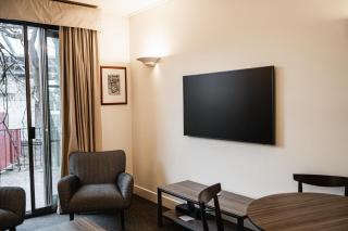 Chic 1-Bed in East Melbourne with Gym & Pool - 2