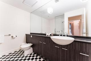 Chic 1-Bed in East Melbourne with Gym & Pool - 8