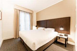 Chic 1-Bed in East Melbourne with Gym & Pool - 9