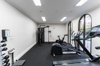 Chic 1-Bed in East Melbourne with Gym & Pool - 6