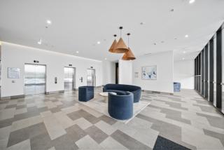 2-Bed Haven: Impeccable Interiors & Chic Amenities - 5