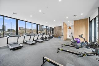 2-Bed Haven: Impeccable Interiors & Chic Amenities - 8