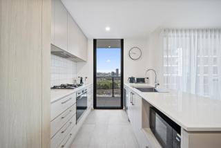 2-Bed Haven: Impeccable Interiors & Chic Amenities - 2