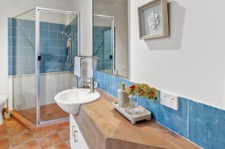 Beachside 4-Bed Retreat with Study Nook & Views - 1