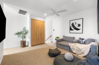 Bokarina 3-Bed Stunning Home, Steps from Beach - 2