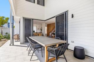 Bokarina 3-Bed Stunning Home, Steps from Beach - 7