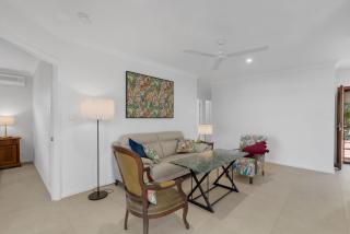 3-Bed Family Home with Pool & BBQ by the Beach - 2