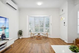 Coastal Luxury 3-Bed Townhouse 150m from Beach - 3