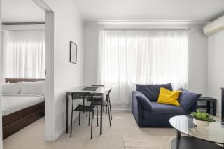 Sleek Richmond 1-Bed Close to Everything - 9