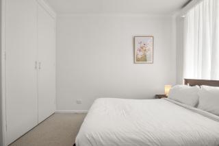 Sleek Richmond 1-Bed Close to Everything - 2