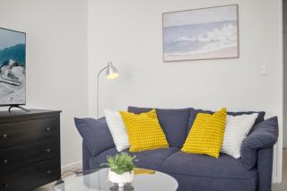 Sleek Richmond 1-Bed Close to Everything - 3