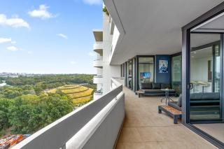 Luxe 2-Bed: Modern Interiors Balcony & BBQ Area - 0