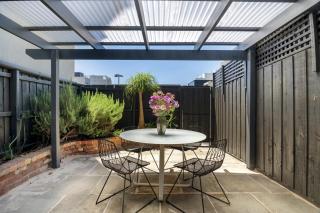 Charming 2-Bed Home with Outdoor Space in Cremorne - 0