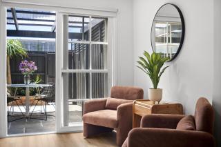 Charming 2-Bed Home with Outdoor Space in Cremorne - 5