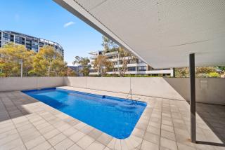 Elegant 2-Bed with Pool Alfresco Dining & Balcony - 6
