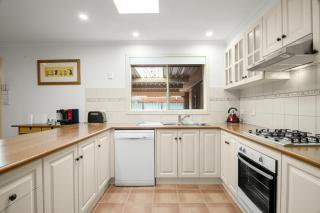 Charming 3-Bed Family Home with Amazing Garden - 3