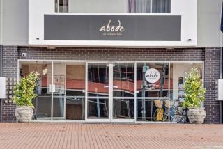 Lakeside 1-Bed with AC, Parking & Balcony - 6