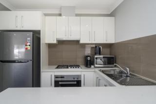 Sunny 2-Bed in Quiet Location with Balcony - 2