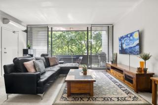 Central 2-Bed Pad with Tennis Court, Pool & Gym - 0