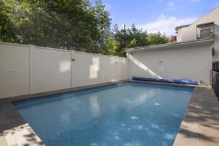 Central 2-Bed Pad with Tennis Court, Pool & Gym - 6