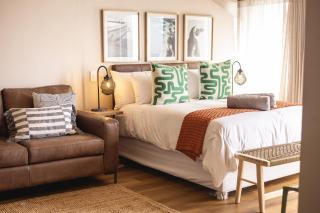 Oceanfront Studios - Hermanus Waterfront Apartments - 8