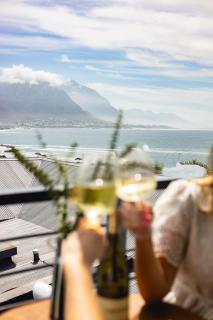 Oceanfront Studios - Hermanus Waterfront Apartments - 3