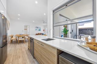 Premium 4-Bed Coastal Escape with BBQ and Pool - 7