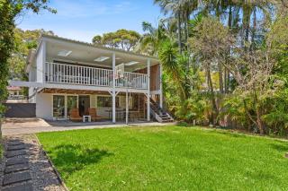 Elegant 3-Bed Home with Games Room & Balcony - 8