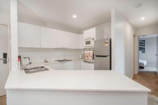Sleek 2-Bed Apartment in Vibrant Kingston - 3