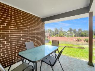 Spacious 4-Bed House Near Batemans Bay Centre - 6