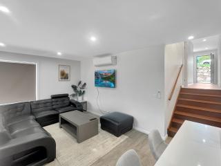 Spacious 4-Bed House Near Batemans Bay Centre - 4