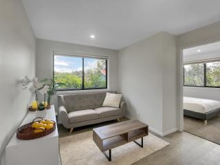 Spacious 4-Bed House Near Batemans Bay Centre - 5