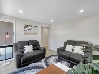 Spacious 4-Bed House Near Batemans Bay Centre - 1