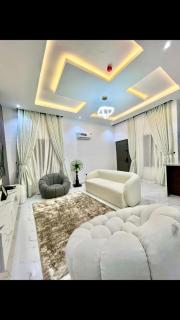 De-luxuria Shortlet Apartment Limited - 2